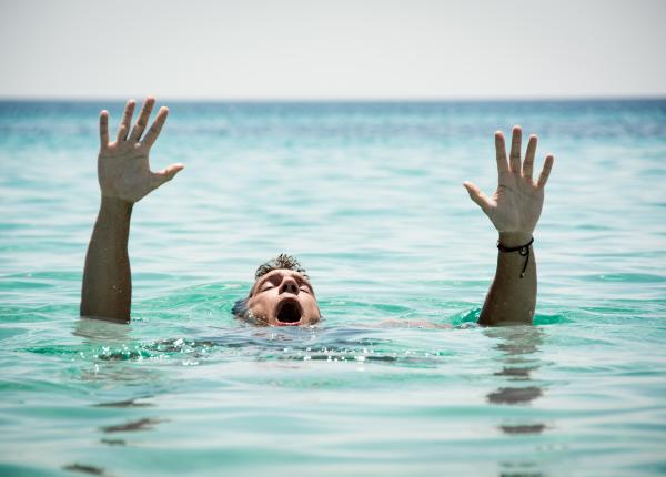 10 lucruri care te pot salva de la inec ciuhodaru