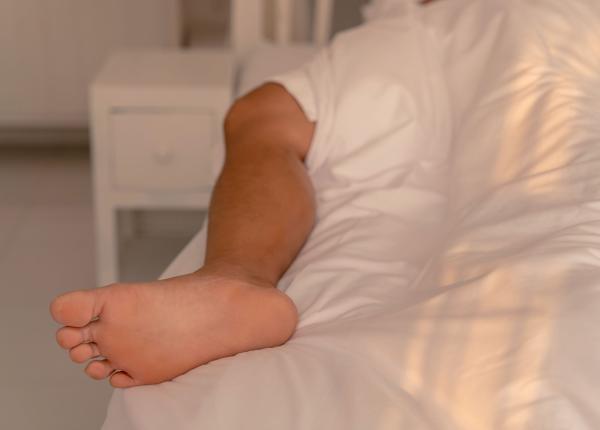 de ce dormim inveliti chiar si vara ce putem face pentru a avea un somn odihnitor de ce dormim inveliti chiar si vara ce putem face pentru a avea un somn odihnitor