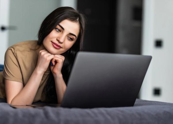 privitul artei online acelasi impact asupra sanatatii mintale ca si o expozitie fizica