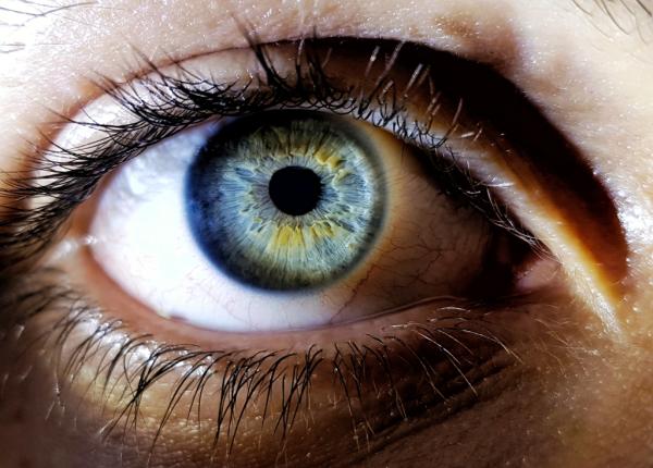 culoarea ochilor ti se schimba medical