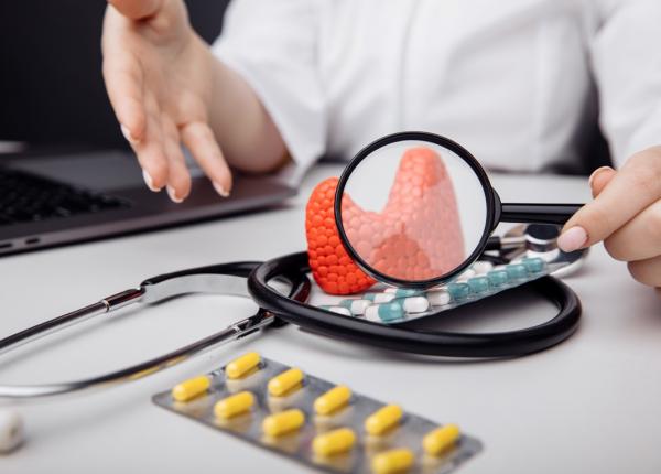 tiroidita autoimuna afectiunea care nu se vindeca medic o tinem sub supraveghere
