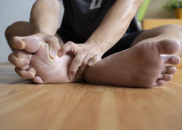 tromboza venoasa profunda urgenta medicala ignorata semnul piciorului umflat si pericolul zborului cu avionul cancer