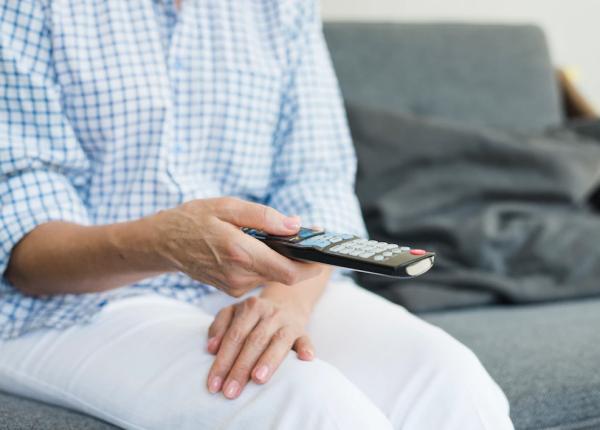 privitul la televizor factor de risc pentru dementa cercetator asocieri diferentiate intre doua tipuri de comportament sedentar