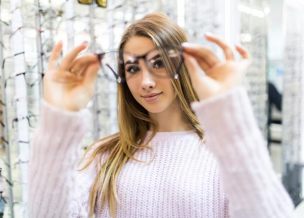 4 lucruri pe care sa le stii daca ti au luat ochelari noi