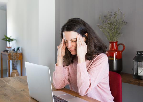 durerea de cap digitala simptome si cauze urmeaza regula 20 20 20 pentru a o preveni