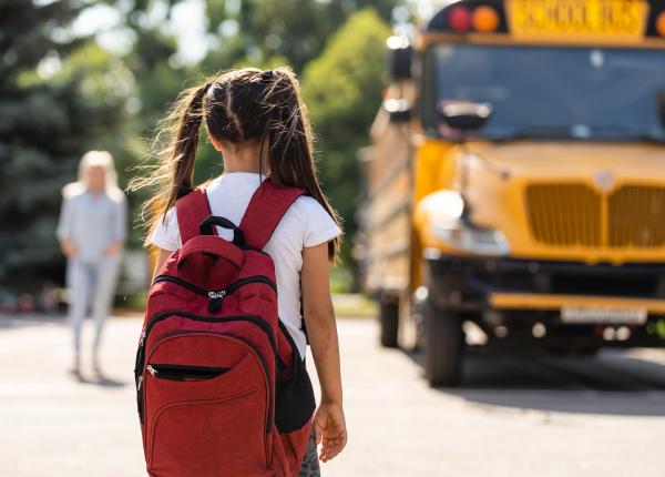 ghiozdanul risc pentru coloana medic duce la contracturi musculare si in timp la probleme de postura