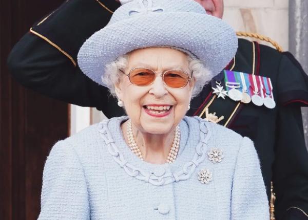 regina elisabeta alimente interzise o baloneaza apa robinet