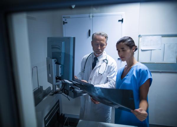 premiera nationala spitalul militar central primele biopsii de prostata irm