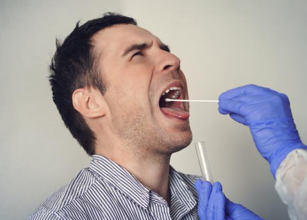 tu cum scuipi culoarea sputei poate arata bolile de care suferi cand trebuie sa mergi de urgenta la medic