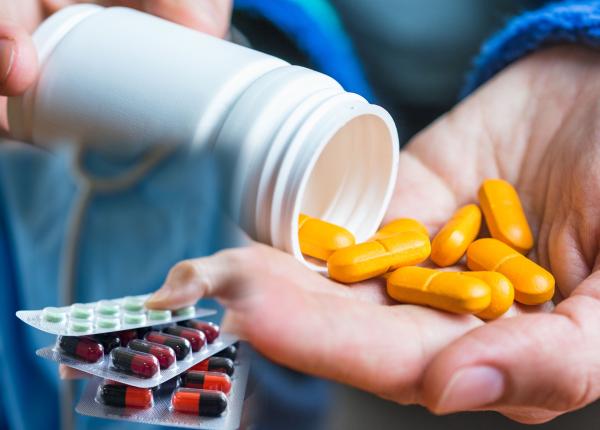 de ce pacientii din romania nu au acces la noile tratamente si medicamente ce rol joaca asia prisada suntem la coada europei