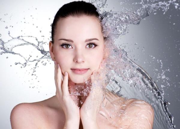 de ce sa te speli pe fata cu apa carbogazoasa