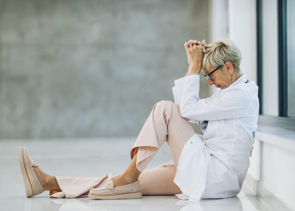 medicii doborati de burn out paun sacrificii medici