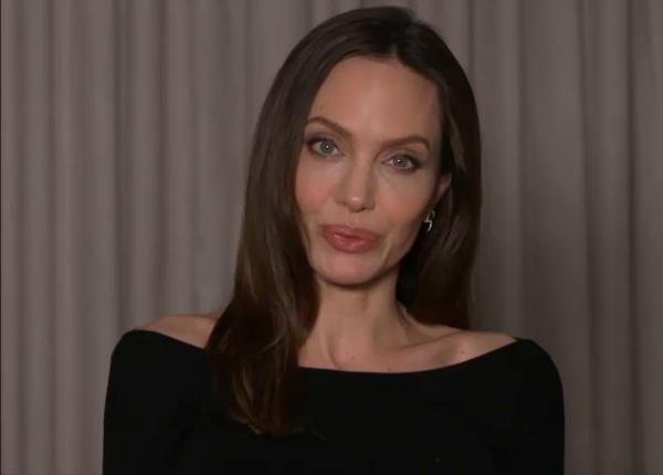 angelina jolie rutina de infrumusetare