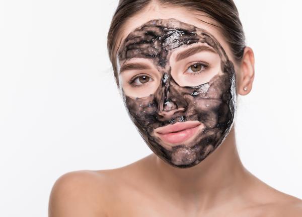 carbunele activ beneficii pentru ten