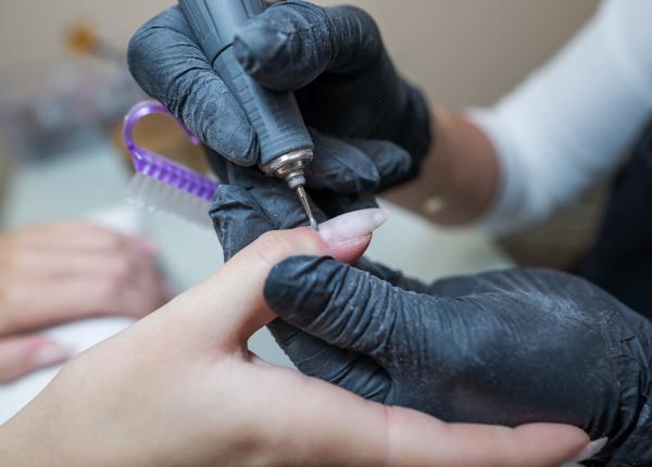 cat de des trebuie indepartate cuticulele