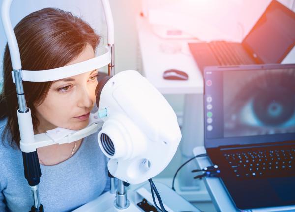 noutati in oftalmologie dr dorin chiselita la academia de sanatate