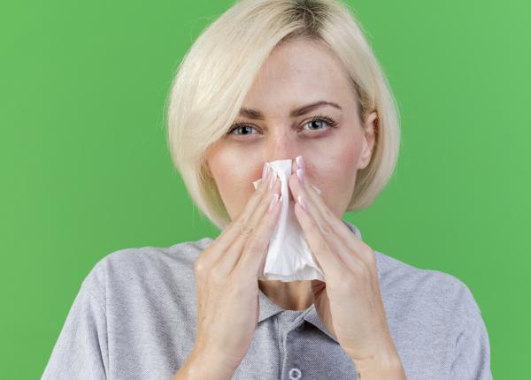 cum sa iti sufli nasul corect ce se intampla daca te fortezi