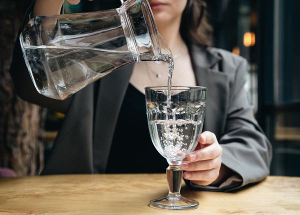 mitul celor 2 litri de apa pe zi demontat