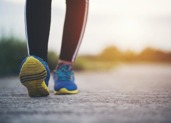 de ce e bine sa mergi cu spatele