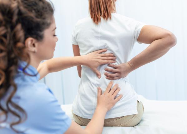 hernia de disc boala lunii decembrie cauze factori de risc si diagnostic