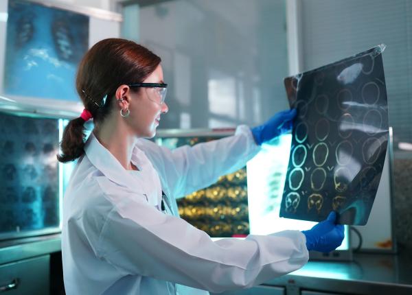 tumora cerebrala cauze simptome diagnostic si tratament