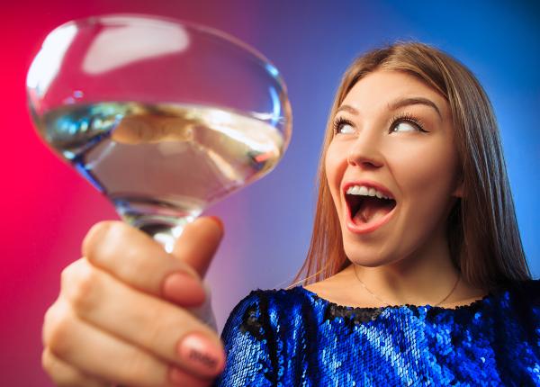 ce sa faci cu sampania desfacuta pe care nu o mai bei de ce sa te dai cu ea pe piele