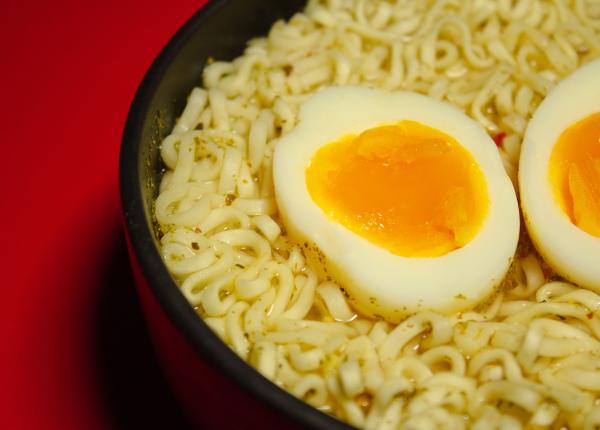 supele la plic pline de aditivi si sare