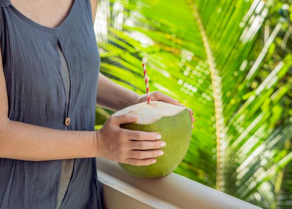 apa de nuca de cocos ajuta in reglarea glicemiei si a tensiunii