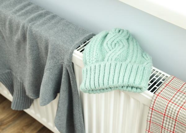 de ce sa nu mai usuci niciodata hainele pe calorifer