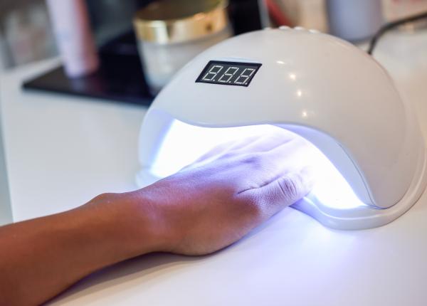 lampa uv unghiile cu gel cancer deterioreaza adn ul provoaca mutatii