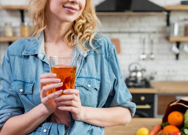 8 bauturi care va usureaza digestia apa