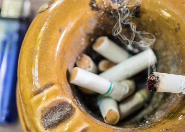 ce se intampla daca stai in camera cu cineva care fumeaza iarba curca taiat fumului cu cutitul