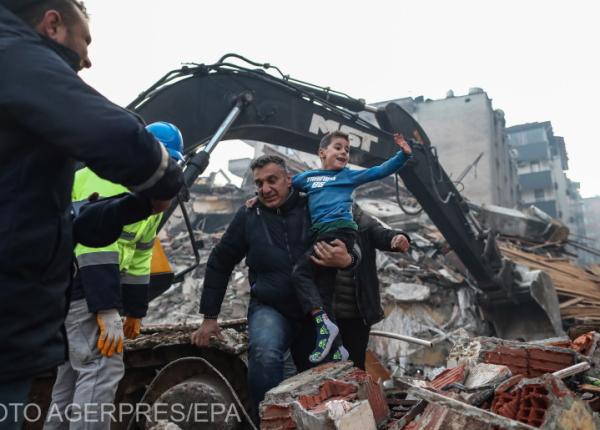 ce faci daca te prinde cutremurul pe strada in masina sau in locuri publice ce sa nu faci niciodata unde te adapostesti de ce sa te feresti intotdeauna