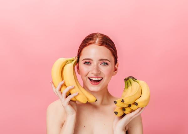 de ce sa iti aplici coaja de banana pe fata