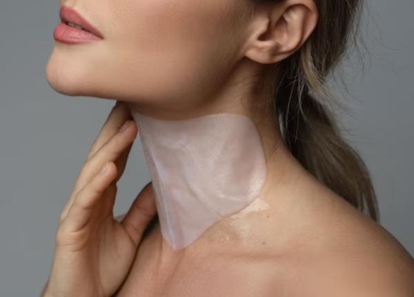 nu neglija pielea gatului si a decolteului