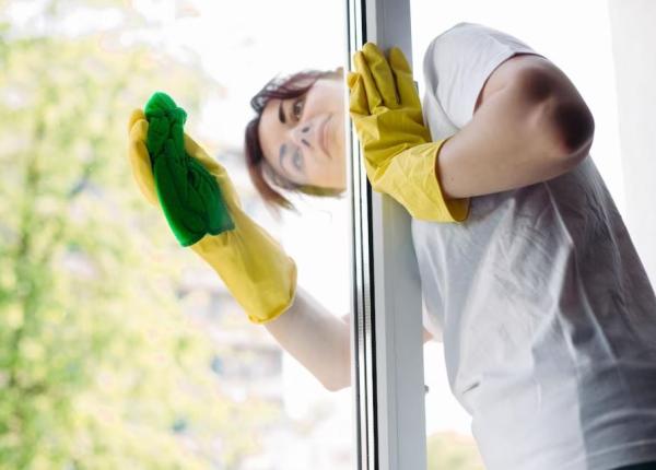 curata perfect ferestrele adauga o lingura din acest produs in apa