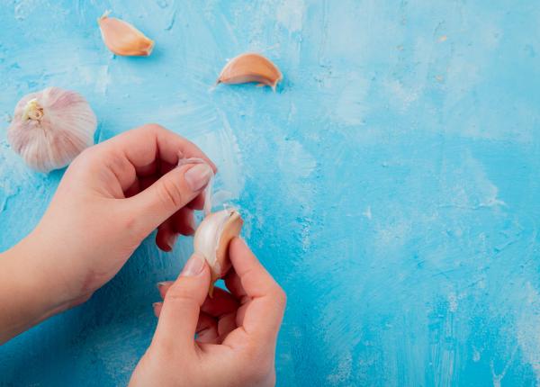 de ce sa iti freci unghiile cu usturoi