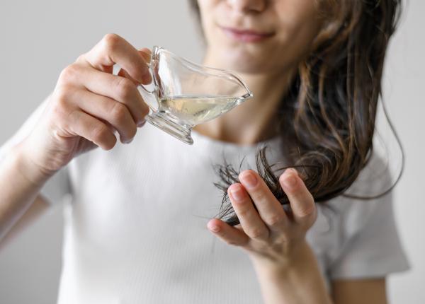 de ce sa iti clatesti parul cu ceai de urzici