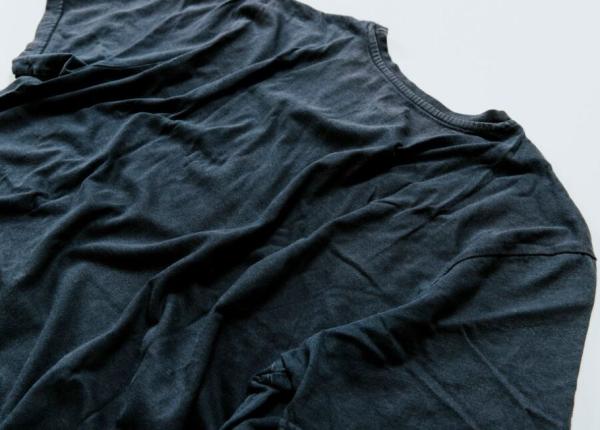 pune un pliculet de ceai in masina de spalat