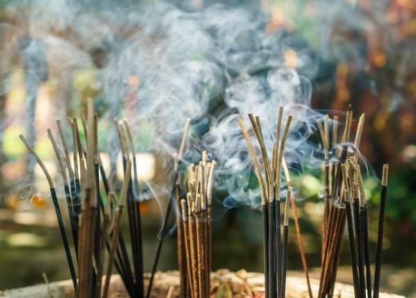 betisoarele parfumate mai nocive decat fumatul pasiv