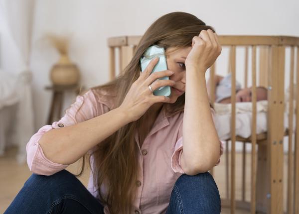 depresia post partum de la revolutia hormonilor la presiunea sociala