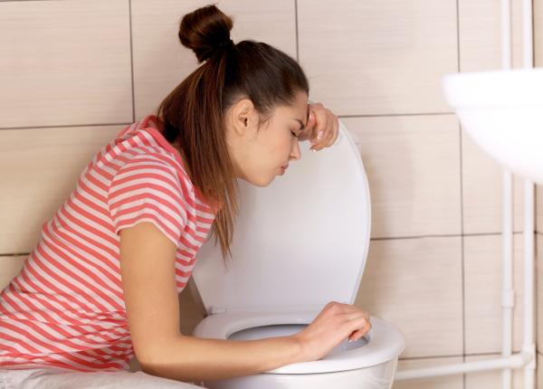 de ce te doare gatul dupa ce vomiti