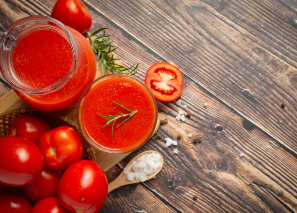 care este diferenta intre sosul si sucul de rosii