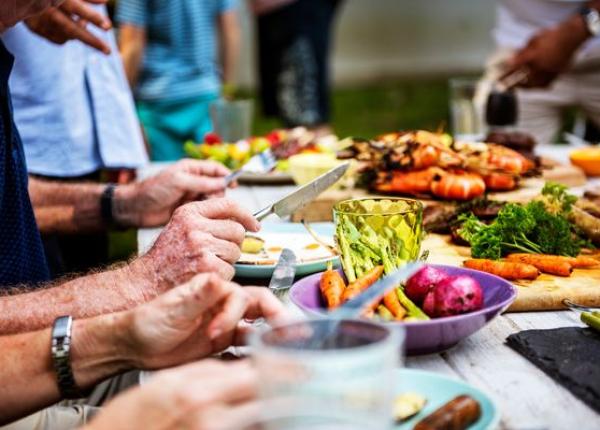 cina la ora 6 mit demontat de mihaela bilic