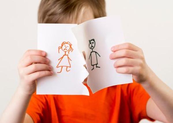 copiii pendulare intre parinti dupa divort leca avertisment