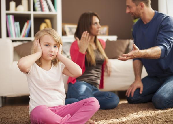 copilul afectat de razboiul parintilor leca