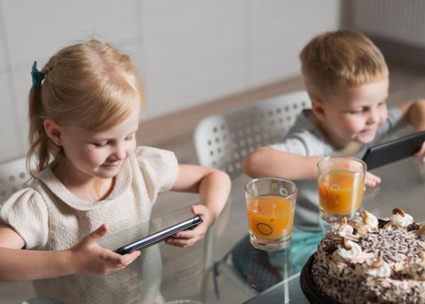 expunerea la ecrane nociva pentru dezvoltarea copiilor