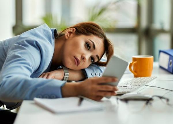 somnul insuficient scade performanta la locul de munca cum putem trece peste o noapte prea scurta