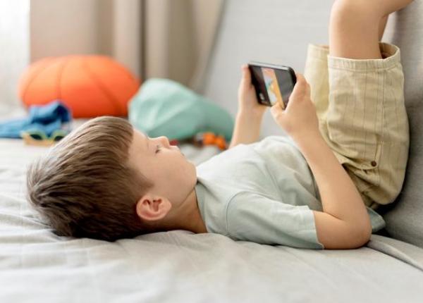 copilul prins in mrejele tehnologiei scapat de sub control leca