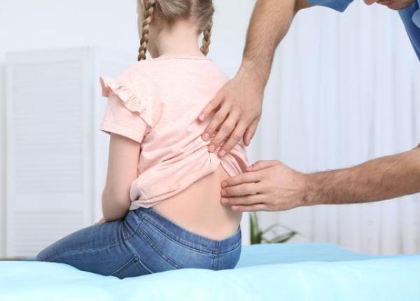 scolioza simptome si tratament poate avea o evolutie galopanta fizioterapeu